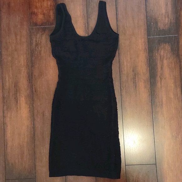 Black Wavy Bodycon Mini Dress w Low Back - Picture 1 of 5